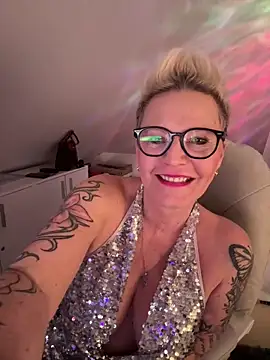 German Milf online show from December 21, 1:48 pm