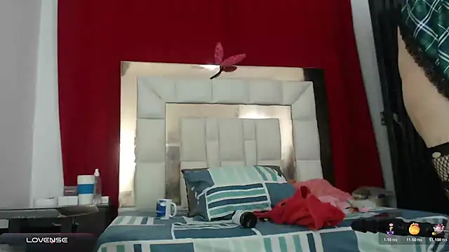 candyrojas online show from October 24, 7:15 am