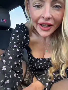 Snapshot of EmaSalis chatting on October 10, 12:21 pm EmaSalis online show from October 10, 12:21 pm