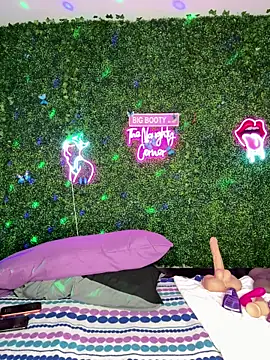 ThickAssRena online show from April 15, 5:41 am