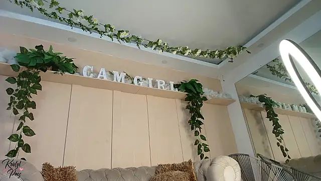 kristyl paez online show from February 9, 7:49 pm