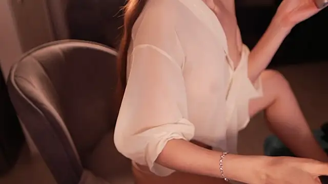 Alisa Moon  online show from April 17, 3:25 pm