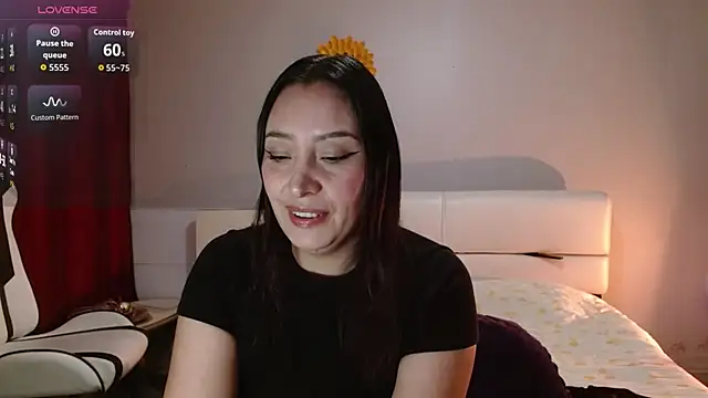 Freyja soh online show from December 1, 10:45 pm