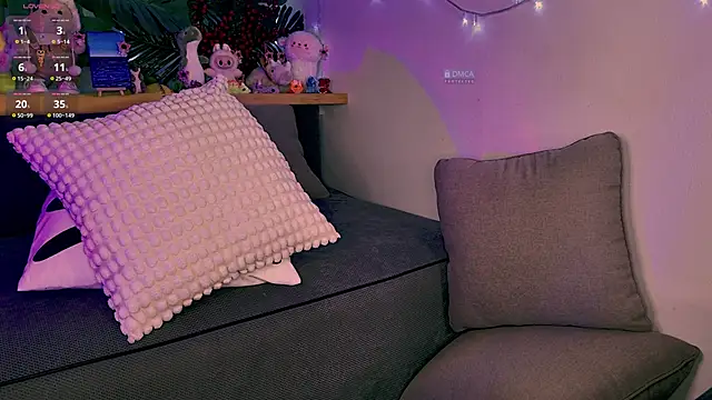 xwiuiwx online show from April 3, 6:50 pm