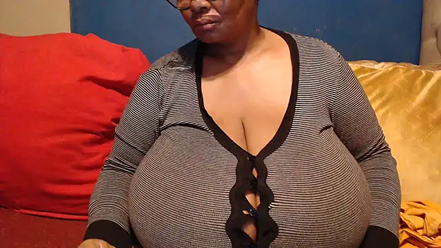 CUTEFIRMMELONSS online show from December 17, 2:27 am