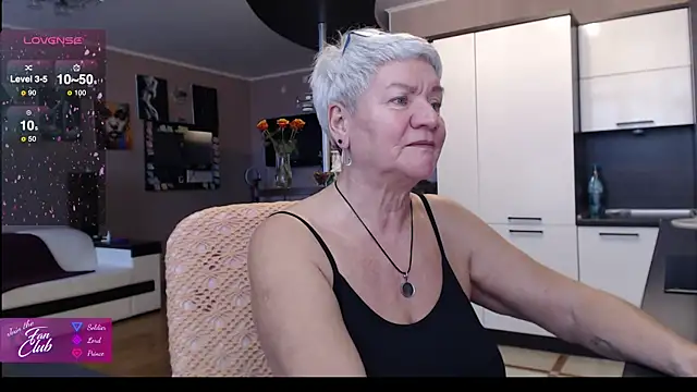 Snapshot of roxana_brooks chatting on October 25, 10:23 am roxana brooks online show from October 25, 10:23 am