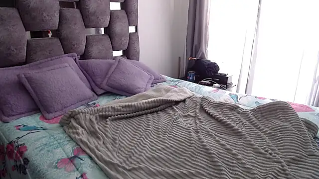 sara hott 1 online show from November 29, 6:12 pm