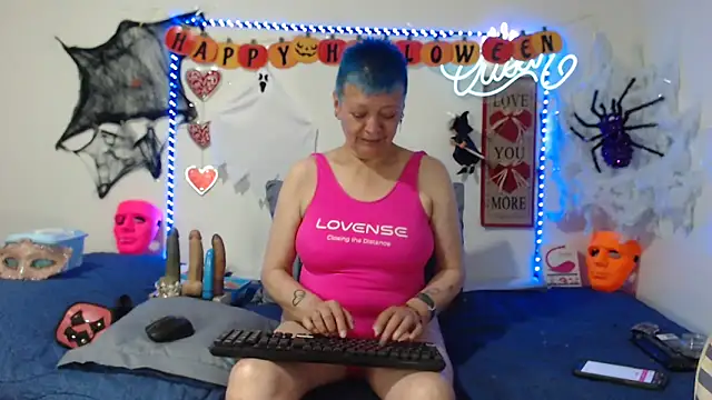 Snapshot of loquitaqueen011 chatting on October 4, 11:09 pm loquitaqueen011 online show from October 4, 11:09 pm