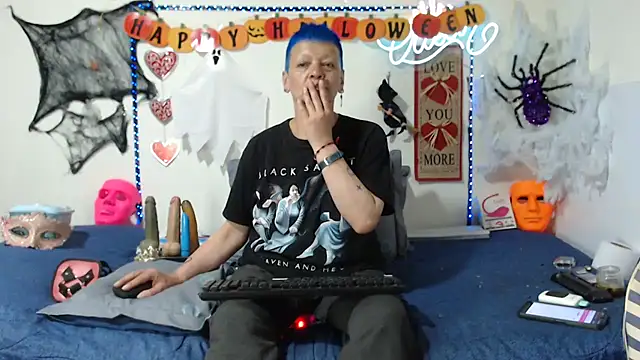 Snapshot of loquitaqueen011 chatting on October 10, 10:25 pm loquitaqueen011 online show from October 10, 10:25 pm