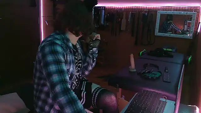 Ginny-the-bdsm-nympho online show from December 21, 5:50 pm