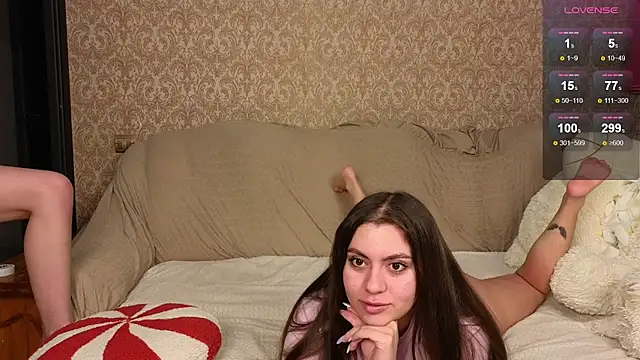 twobabesweet online show from December 22, 7:11 am