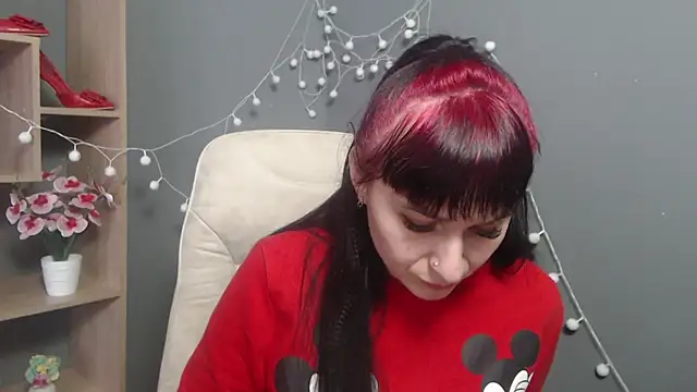 NinaFlawlees online show from February 11, 7:10 am