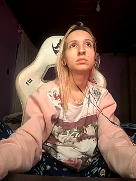 bunnydark00 online show from October 19, 1:29 am