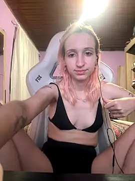 bunnydark00 online show from October 12, 4:26 am