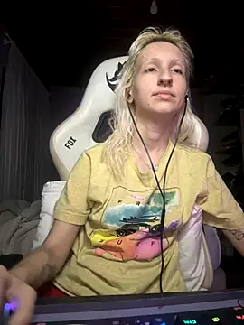 bunnydark00 online show from November 18, 2:01 am