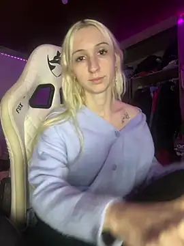 bunnydark00 online show from July 10, 12:01 am