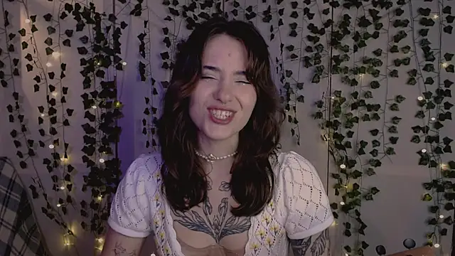 risha laas online show from December 13, 8:15 pm