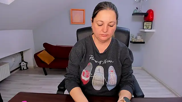 LollaGirl online show from March 16, 4:04 am