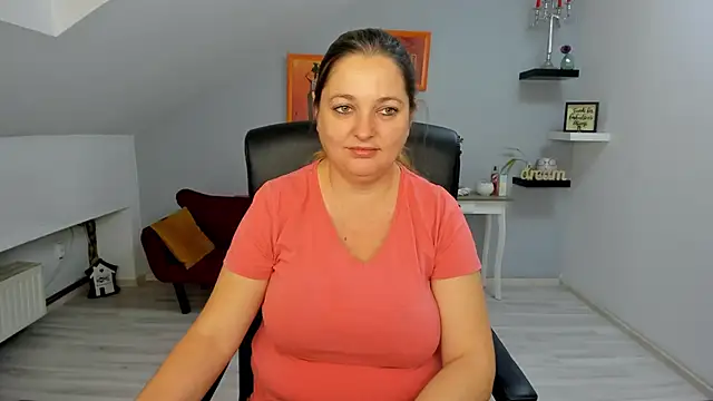 LollaGirl online show from November 3, 4:16 am