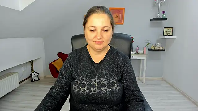 LollaGirl online show from November 10, 4:18 am