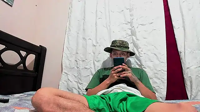 davidlatin66 online show from April 23, 4:53 am