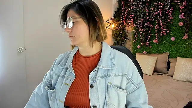 SarahDeyvis online show from December 17, 2:43 pm