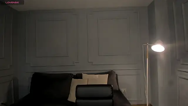 EveBensonX online show from April 1, 7:55 pm