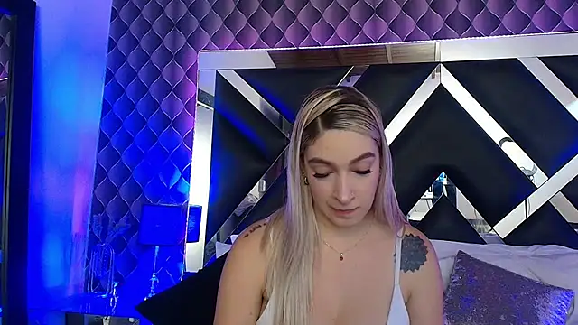 victoriaa lee  online show from November 10, 7:09 pm