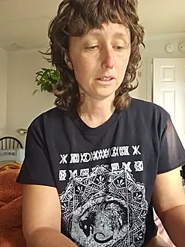 mossy kiss online show from February 13, 8:10 pm