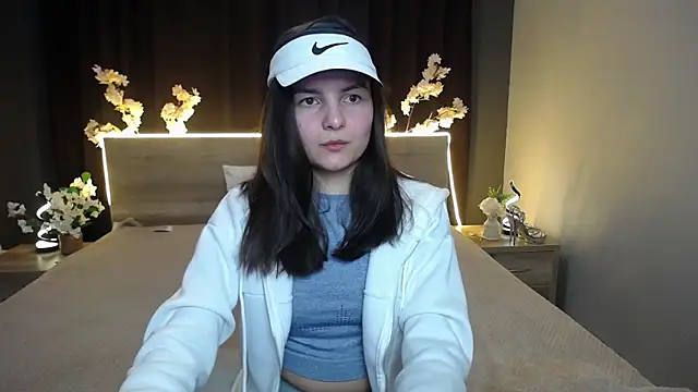 JasmineAsha online show from April 18, 6:10 pm