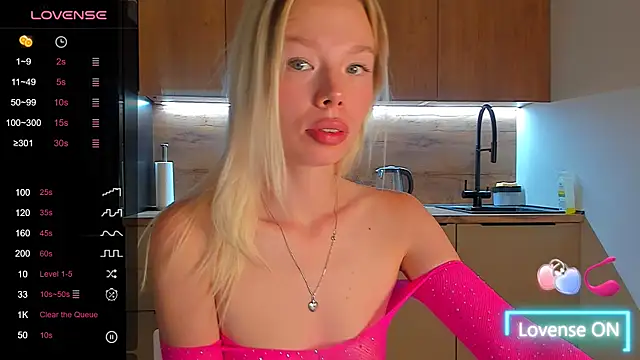 Snapshot of Olivia_Bells chatting on September 24, 10:20 pm Olivia Bells online show from September 24, 10:20 pm