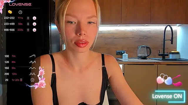 Snapshot of Olivia_Bells chatting on October 11, 9:28 pm Olivia Bells online show from October 11, 9:28 pm