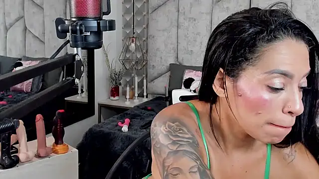 NiicolleMiller online show from November 13, 7:35 pm