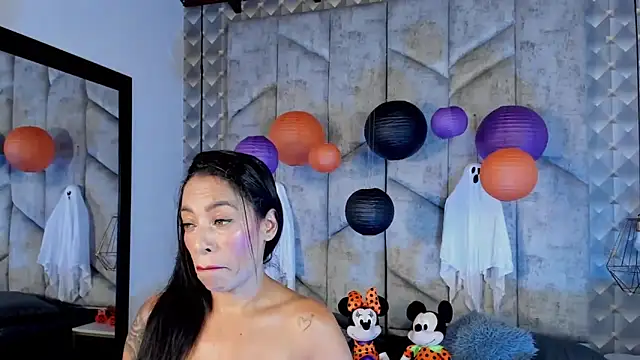 NiicolleMiller online show from October 22, 5:51 pm