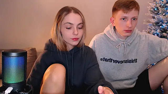 juliaanddima online show from January 8, 10:25 pm