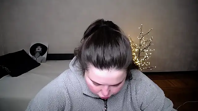 Emily Mo online show from April 10, 6:30 am