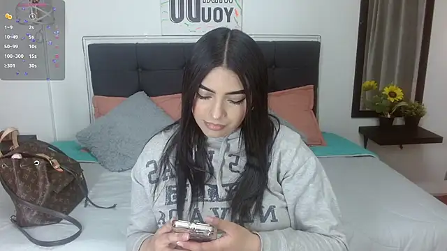 eva six online show from October 8, 7:29 pm