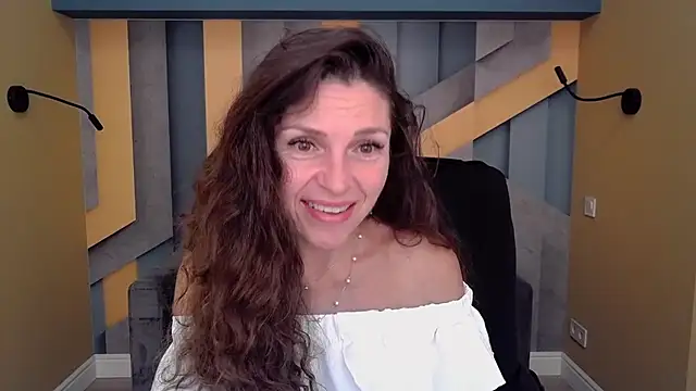 Snapshot of EllaLong chatting on September 15, 11:40 am EllaLong online show from September 15, 11:40 am