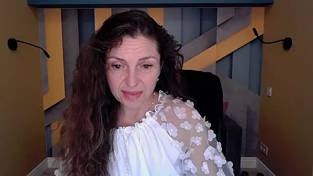 Snapshot of EllaLong chatting on September 14, 11:30 am EllaLong online show from September 14, 11:30 am