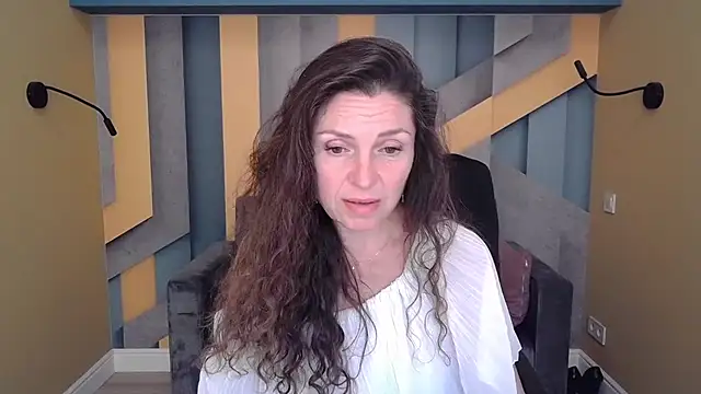 Snapshot of EllaLong chatting on October 11, 11:58 am EllaLong online show from October 11, 11:58 am