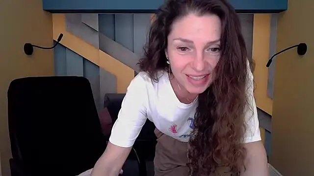 Snapshot of EllaLong chatting on October 4, 11:38 am EllaLong online show from October 4, 11:38 am