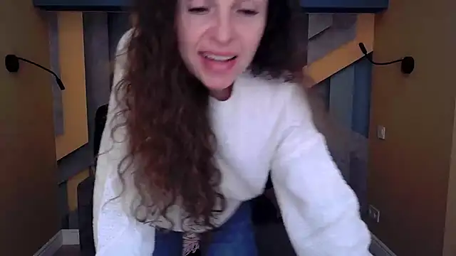 Snapshot of EllaLong chatting on October 18, 11:35 am EllaLong online show from October 18, 11:35 am