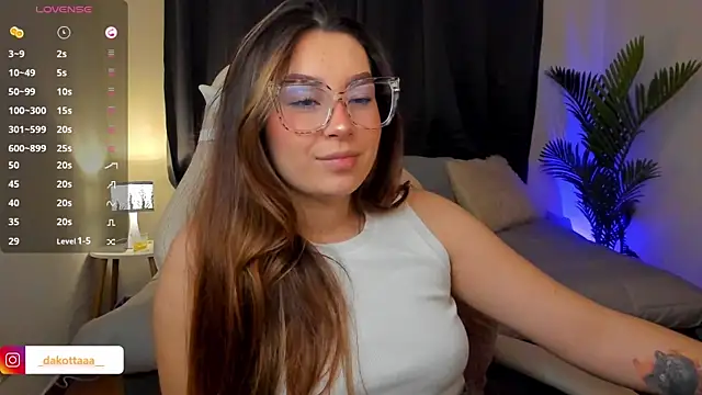 dakottaa  online show from November 19, 11:38 pm