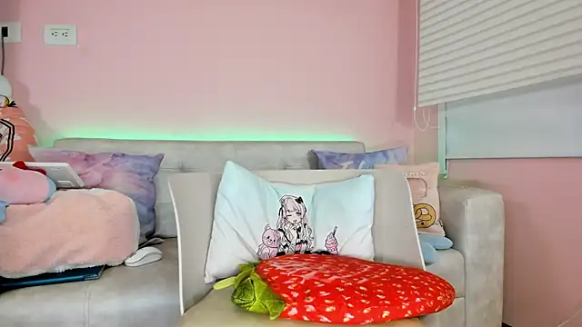 tinysara online show from March 29, 4:28 pm