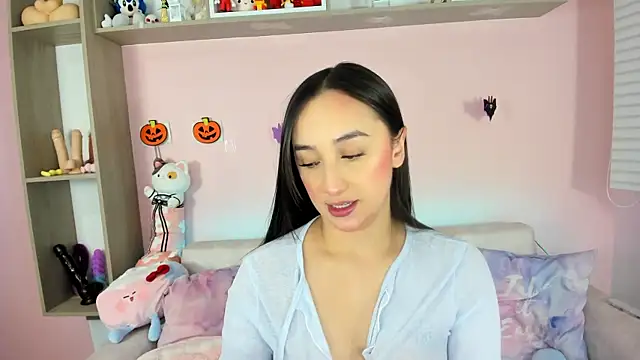 tinysara online show from October 9, 4:33 pm