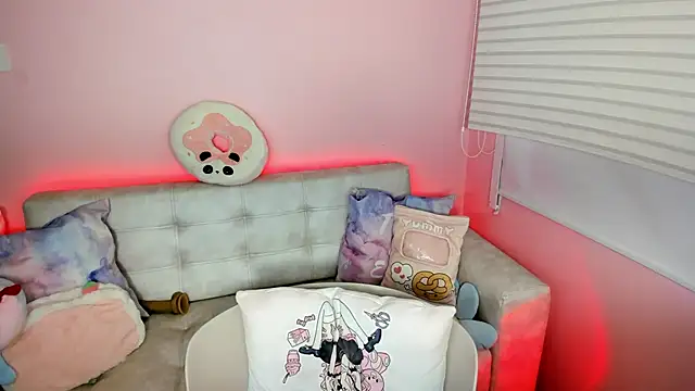 tinysara online show from May 29, 4:27 pm
