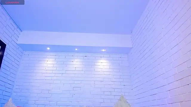 charlottewhitte online show from December 4, 12:07 pm