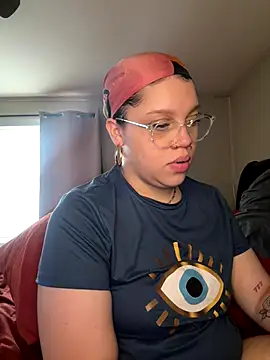 QueenNuttCollector online show from September 24, 3:00 pm