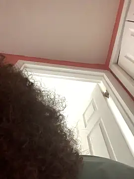 QueenNuttCollector online show from April 15, 3:01 pm