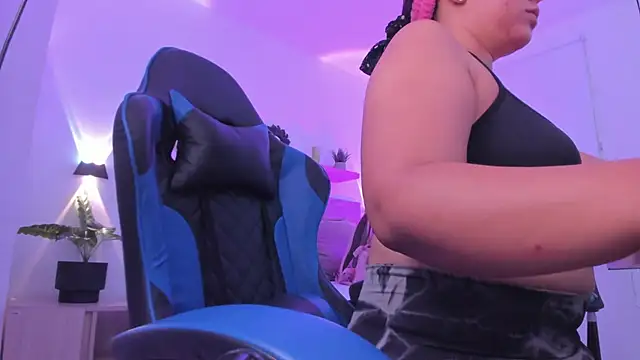 izaro22 online show from November 12, 1:20 pm